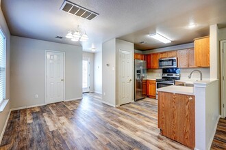 2301 Melissa Oaks Ln-Unit -1027 in Austin, TX - Building Photo - Building Photo