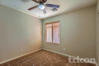 886 W Desert Hills Dr in San Tan Valley, AZ - Building Photo - Building Photo