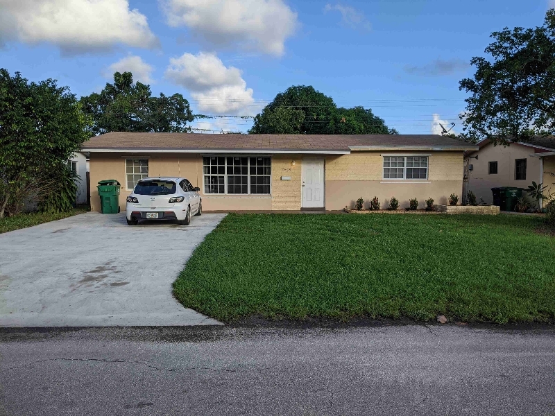 2649 Jamaica Dr in Miramar, FL - Building Photo