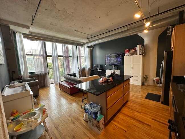 property at 221 E Cullerton St