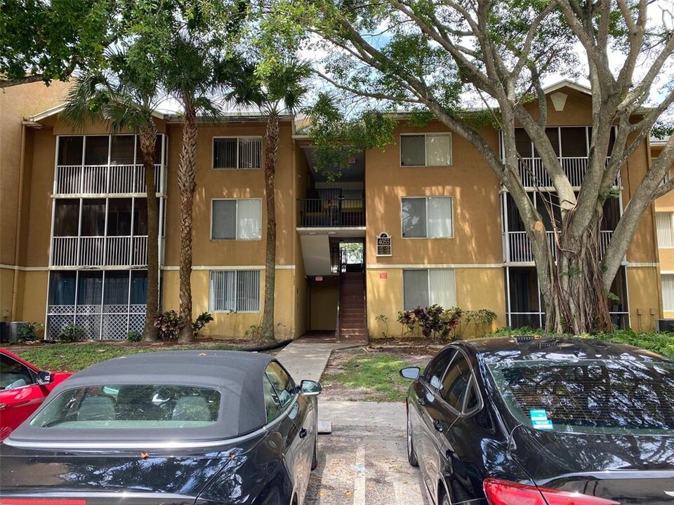 4055 W McNab Rd, Unit 306H in Pompano Beach, FL - Building Photo