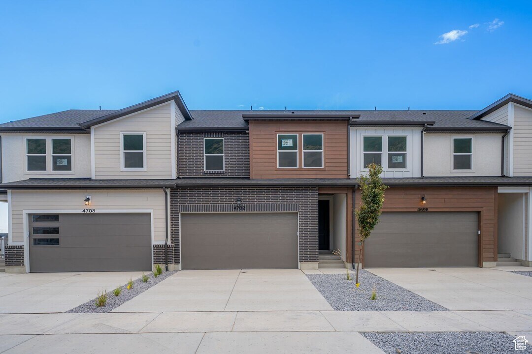 4702 Heartwood Rd in Mapleton, UT - Building Photo