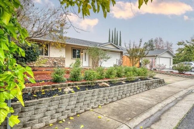 6441 Terra Way in Citrus Heights, CA - Building Photo - Building Photo