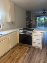 240 Albert Ct in Healdsburg, CA - Building Photo - Building Photo