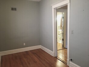 2040 W McLean Ave, Unit G in Chicago, IL - Building Photo - Building Photo