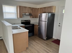 33 Hoppin Ave in East Providence, RI - Building Photo