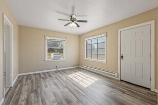 311 W Chubbuck Rd in Pocatello, ID - Building Photo