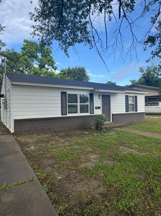 property at 208 S Magnolia Dr