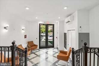 2869 28th St NW in Washington, DC - Foto de edificio - Building Photo