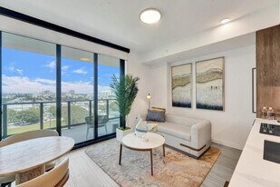 580 72nd St in Miami Beach, FL - Building Photo