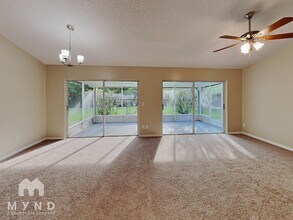 8150 Tom Sawyer Dr in Tampa, FL - Building Photo - Building Photo