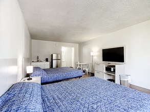 4645 N Socrum Loop Rd, Unit Double Studio in Lakeland, FL - Foto de edificio - Building Photo