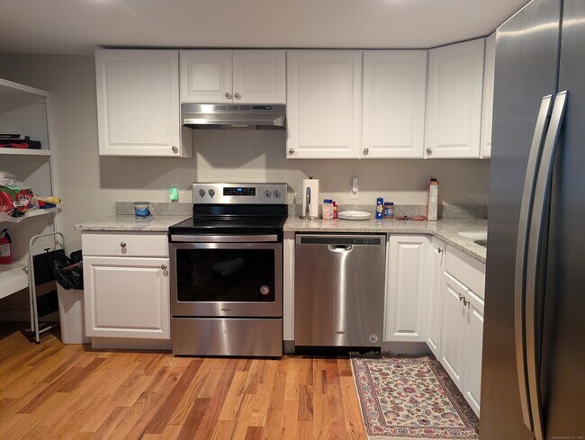 9 Center St in Canton, CT - Building Photo - Building Photo
