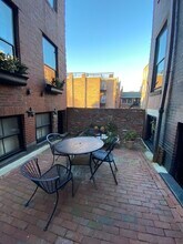 3 Goodwin Pl, Unit B in Boston, MA - Foto de edificio - Building Photo