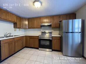 600 E 1st St in Waconia, MN - Building Photo - Building Photo