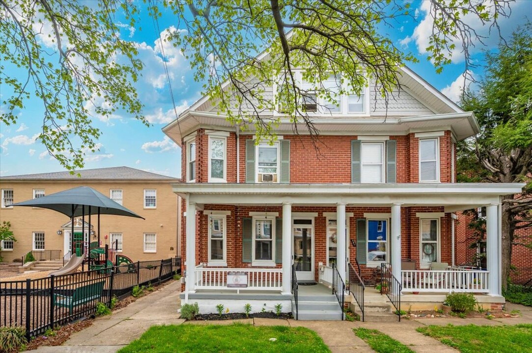 209 Dill Ave in Frederick, MD - Foto de edificio