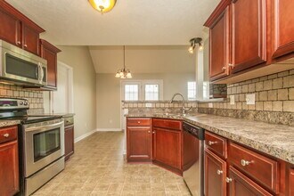 5054 Betsy Ann Ave in Murfreesboro, TN - Foto de edificio - Building Photo