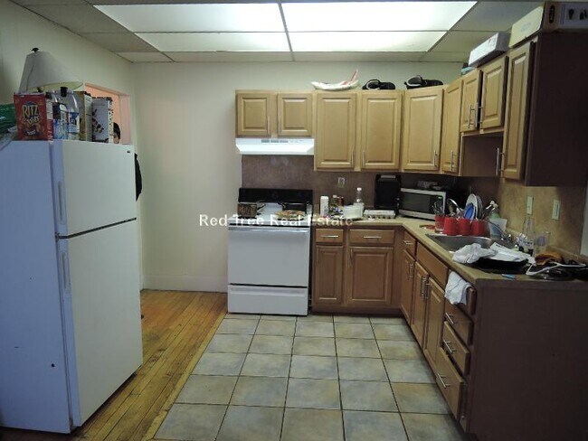 437 Cambridge St in Boston, MA - Foto de edificio - Building Photo