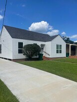 1406 W Park Ave in Orange, TX - Building Photo