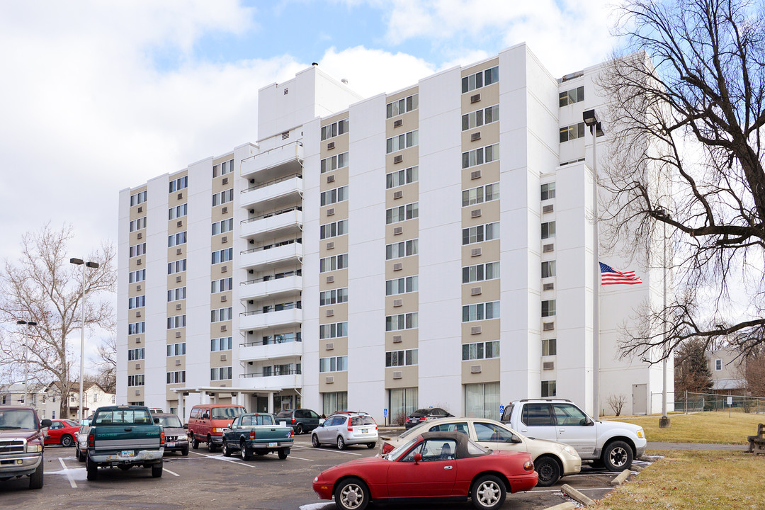 Belle Tower Apartments in Hamilton, OH - Building Photo