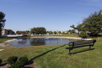 Mission Hills in Greenwood, IN - Foto de edificio - Building Photo