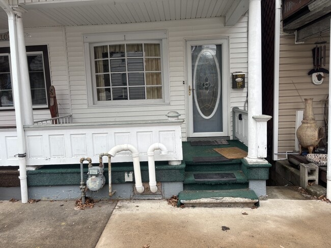 2 S Vine St in Shamokin, PA - Building Photo - Building Photo