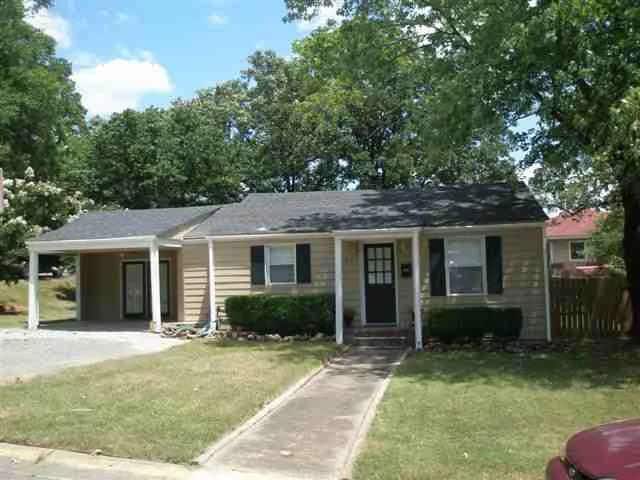 property at 121 N Walnut St