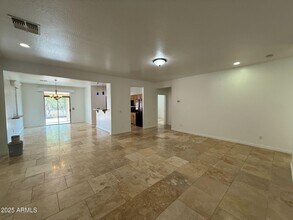 7024 W Alta Vista Rd in Phoenix, AZ - Building Photo - Building Photo