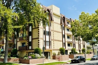 Clark Drive Apartments in Los Angeles, CA - Building Photo - Building Photo