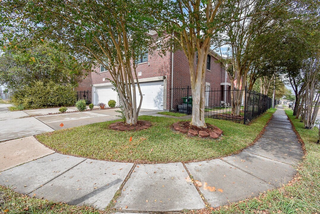 3720 Link Valley Dr. in Houston, TX - Foto de edificio