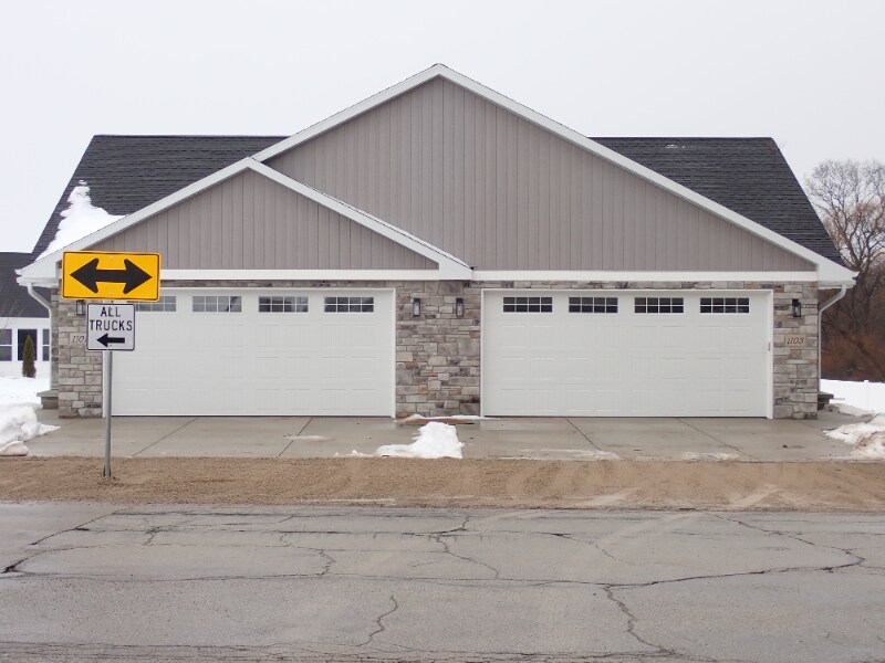 1101-1103 Spartan Rd in Green Bay, WI - Building Photo