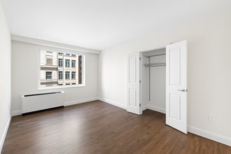 450 E 78th St, Unit 4H in New York, NY - Building Photo - Building Photo