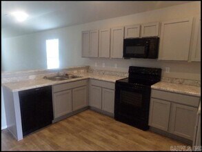 8701 Northwood Creek Dr in Maumelle, AR - Foto de edificio - Building Photo