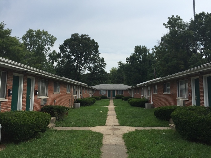 1209 Chambers Rd in Ferguson, MO - Building Photo