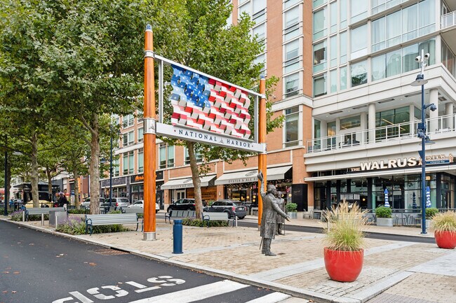 145 Riverhaven Dr, Unit 430 in Oxon Hill, MD - Building Photo - Building Photo