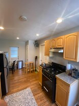 227 Hanover St, Unit #10 Apartamentos