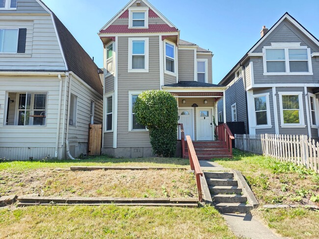 property at 616 S Ainsworth Ave