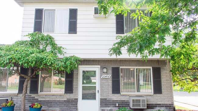 Century Square Townhomes in Taylor, MI - Building Photo - Building Photo