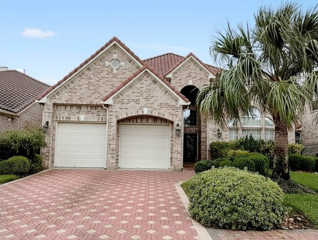 property at 18943 Villa Bergamo Ln