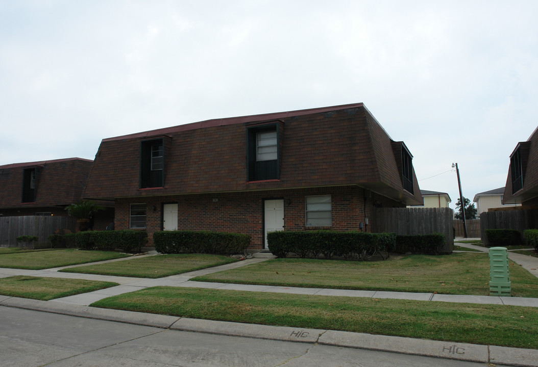 59 Antigua Dr in Kenner, LA - Foto de edificio