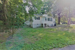 3927 Strawberry Plains Rd in Williamsburg, VA - Building Photo