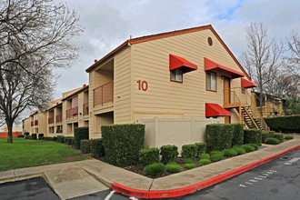 Bridge Street Commons in Yuba City, CA - Foto de edificio - Building Photo