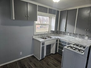 1754 Newell St in Waterloo, IA - Building Photo - Building Photo