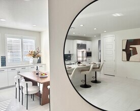 10662 Senna Wy in San Diego, CA - Building Photo - Building Photo