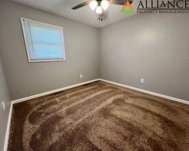 2114 Spain Dr in Manhattan, KS - Building Photo - Building Photo