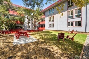 Carlmont Apartments in Belmont, CA - Building Photo