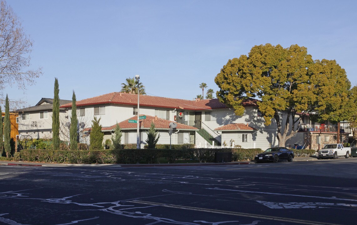 2100 Sahara Way in Santa Clara, CA - Foto de edificio