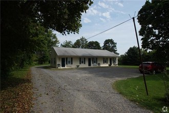 1321 E Genesee St in Skaneateles, NY - Building Photo - Building Photo