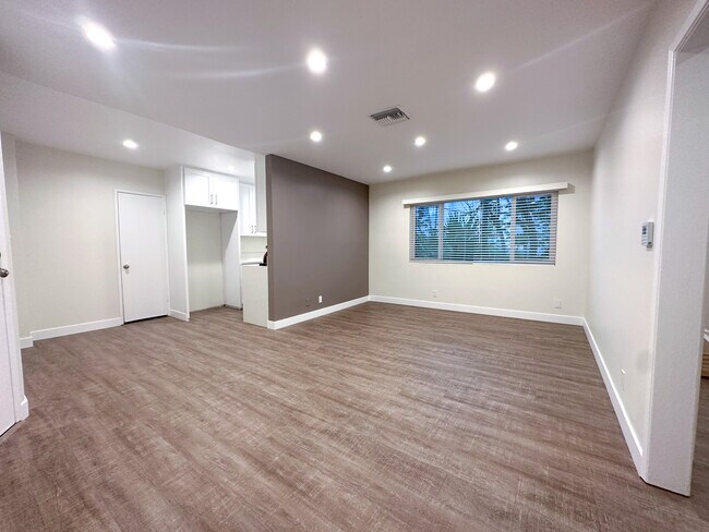 4904 Tujunga Ave in North Hollywood, CA - Foto de edificio - Building Photo
