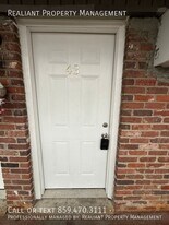 2021 Cambridge Dr in Lexington, KY - Building Photo